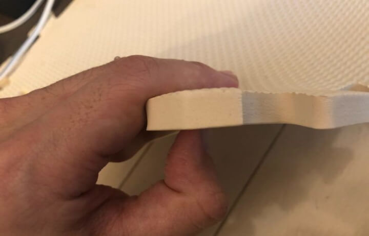 厚さ1cm程度のマットは余裕で超えます。